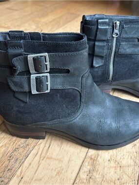 9.5 Sorel Black Leather Suede Ankle Booties with Buckle Straps